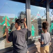 Border_Star_students_decorates_Brookside_business_window